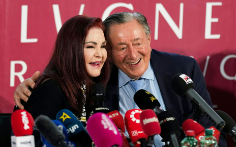 «Ich wünschte, ich könnte länger bleiben»: Priscilla Presley begleitet Richard Lugner in diesem Jahr zum Opernball. - Foto: Eva Manhart/APA/dpa