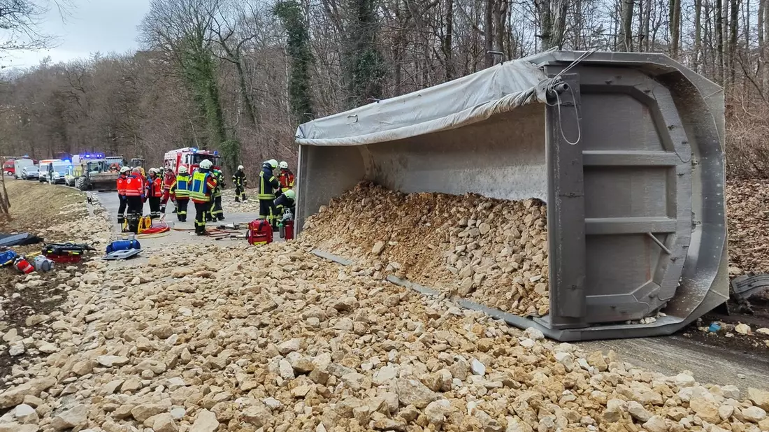 FW Eigeltingen: Einsatz der Feuerwehr Abteilungen Eigeltingen, Reute und Stockach wegen Verkehrsunfall auf der L440 - Bild: presseportal.de