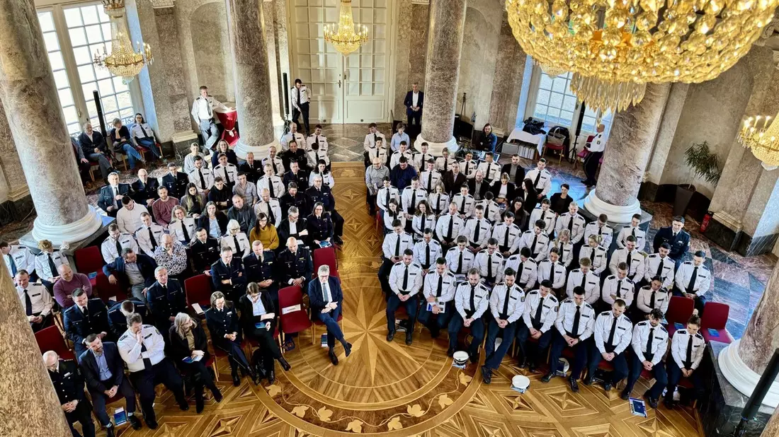 POL-HG: Neue Mitarbeiterinnen und Mitarbeiter für das Polizeipräsidium Westhessen, Feierliche Begrüßung im Schloss Biebrich, Montag, 05.02.2024 - Bild: presseportal.de