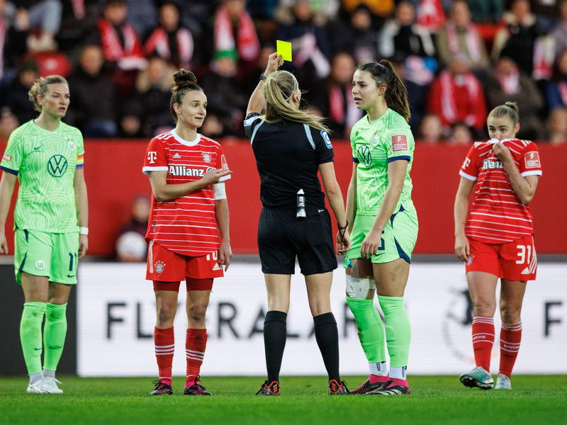 Der DFB weist die Form der Kritik zurück, mit der sich der 1. FC Nürnberg über die Schiedsrichterinnen beklagt. - Foto: Matthias Balk/dpa