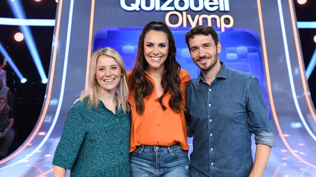 Die Neureuthers gegen den Quizduell-Olymp: Miriam und Felix Neureuther bei Esther Sedlaczek | Quizduell-Olymp am Freitag, 9. Februar, um 18:50 Uhr im Ersten - Bild: presseportal.de