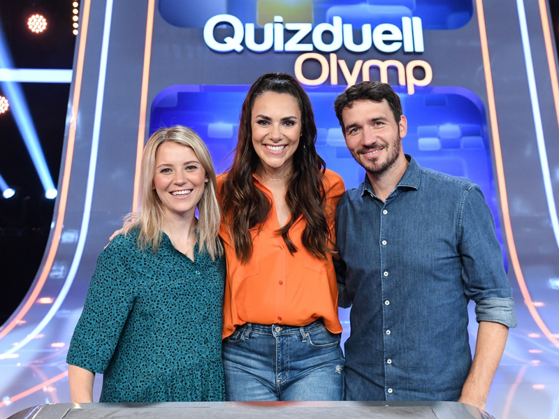 Die Neureuthers gegen den Quizduell-Olymp: Miriam und Felix Neureuther bei Esther Sedlaczek | Quizduell-Olymp am Freitag, 9. Februar, um 18:50 Uhr im Ersten - Foto: presseportal.de