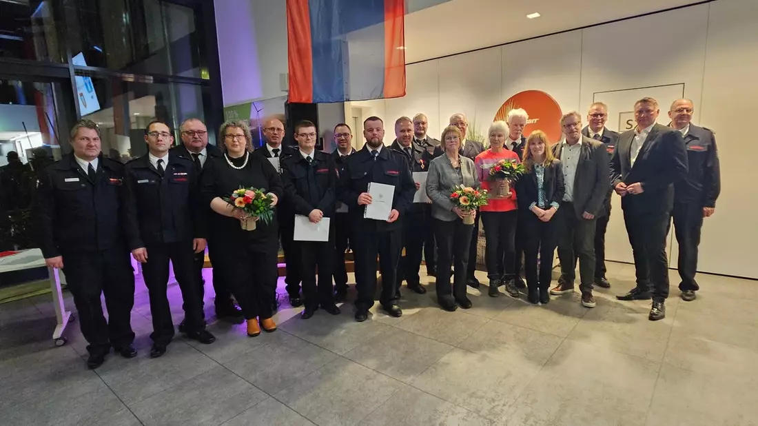 FW-AR: Feier zu Ehren der heiligen Agatha des Basislöschzuges 6 im Campus der Stadtwerke Arnsberg - Bild: presseportal.de