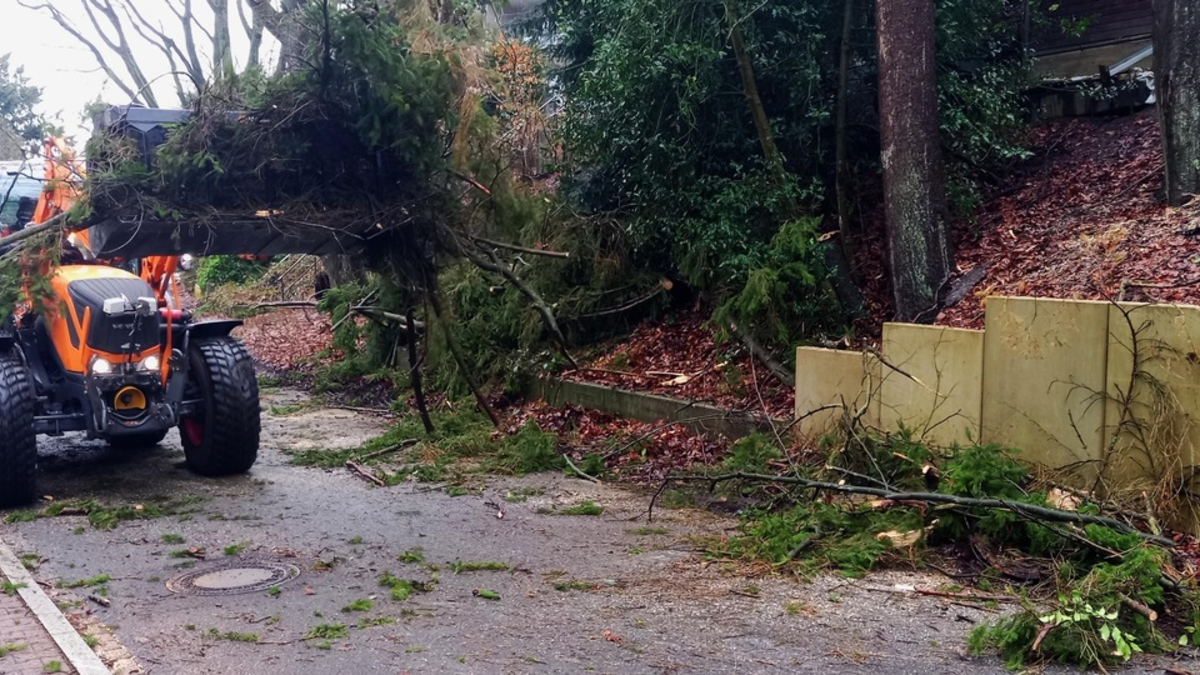 FW-EN: Fünf Unwettereinsätze für die Feuerwehr - Mehrere Schäden am 