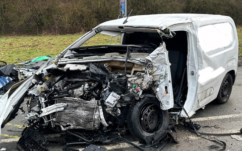 FW Horn-Bad Meinberg: Schwerer Verkehrsunfall auf der B 1 mit 3 tödlich verletzten Personen - Foto: presseportal.de
