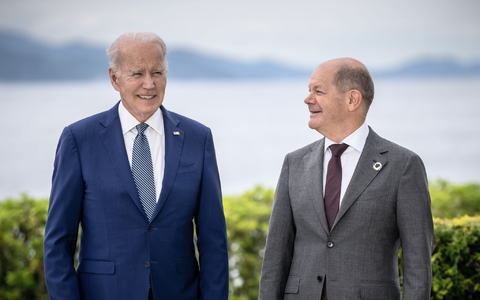 US-Präsident Joe Biden (l) und Bundeskanzler Olaf Scholz wollen sich am Freitag in Washington treffen. - Foto: Michael Kappeler/dpa