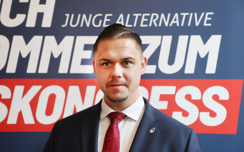 FDP-Politikerin Strack-Zimmermann sieht es mit Sorge, dass der JA-Vorsitzende Hannes Gnauck weiterhin für die AfD im Verteidigungsausschuss des Bundestages sitzt. - Foto: Bodo Schackow/dpa