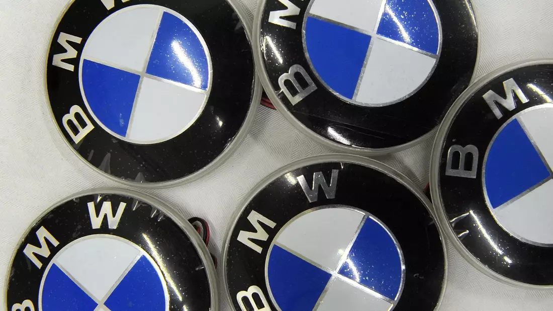 Amazon habe die verdächtigen Aktivitäten mithilfe fortschrittlicher Technologien maschinellen Lernens entdeckt und mit der BMW Group zusammengearbeitet, um zu bestätigen, dass es sich bei den fraglichen Produkten um Fälschungen handelte. - Bild: Holger Hollemann/dpa