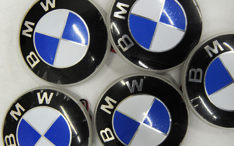 Amazon habe die verdächtigen Aktivitäten mithilfe fortschrittlicher Technologien maschinellen Lernens entdeckt und mit der BMW Group zusammengearbeitet, um zu bestätigen, dass es sich bei den fraglichen Produkten um Fälschungen handelte. - Foto: Holger Hollemann/dpa