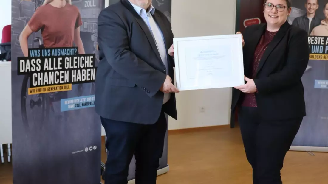 HZA-LÖ: Zoll verleiht Zertifikate der Weltzollorganisation - Bild: presseportal.de