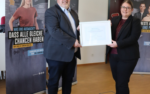 HZA-LÖ: Zoll verleiht Zertifikate der Weltzollorganisation - Foto: presseportal.de