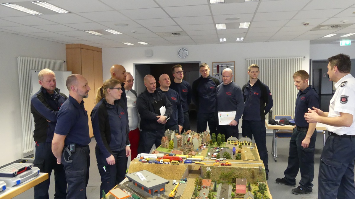FW Dinslaken: Erstes Seminar Gruppenführer*in Rettungsdienst erfolgreich abgeschlossen - Foto: presseportal.de