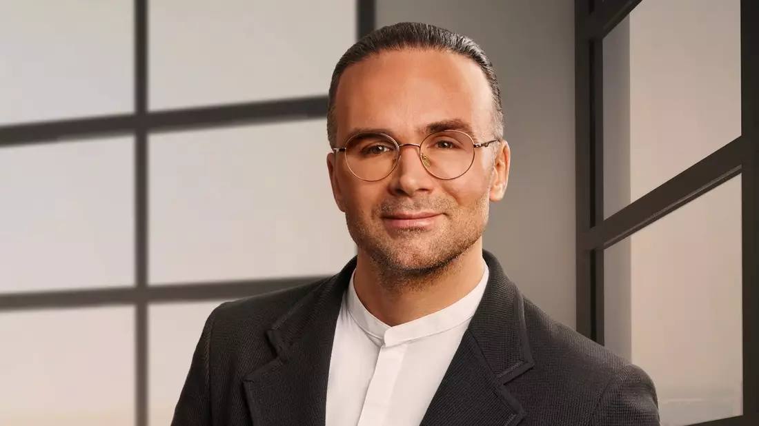 Psychologische Herausforderungen für Unternehmer: Valentin Haas verrät, wie verführerische Ablenkungen das unternehmerische Wachstum beeinflussen - Bild: presseportal.de