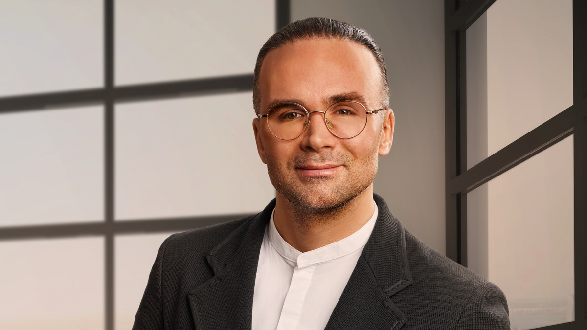 Psychologische Herausforderungen für Unternehmer: Valentin Haas verrät, wie verführerische Ablenkungen das unternehmerische Wachstum beeinflussen - Foto: presseportal.de