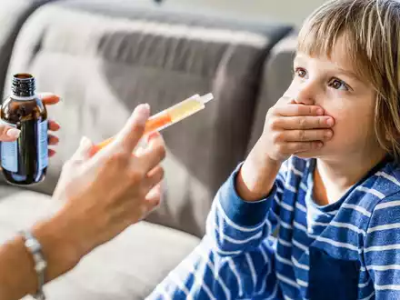 So klappt´s auch mit dem Zäpfchen / Den Kindern Medizin zu verabreichen geht leichter, wenn Eltern einige Tricks anwenden - Foto: presseportal.de