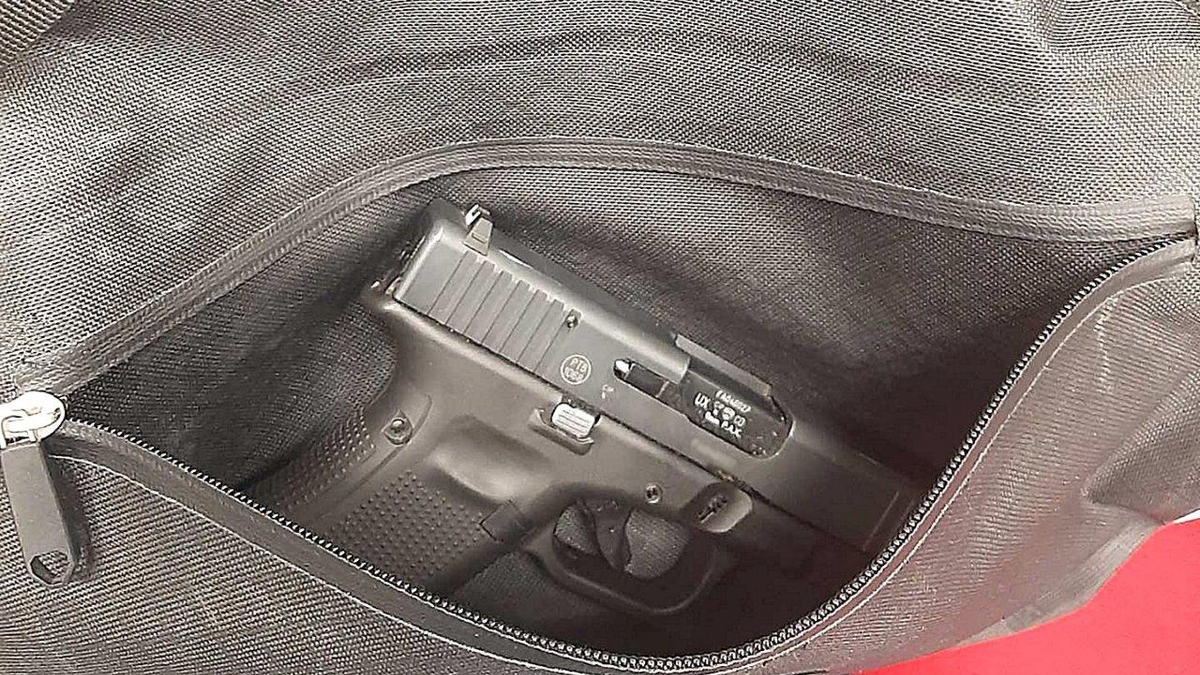 BPOLI DD: Reisender hatte Waffe im Gepäck - Foto: presseportal.de