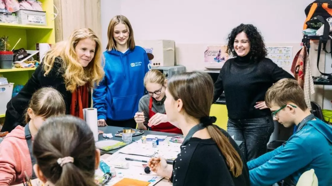 Die Vorstandsvorsitzende der SOS-Kinderdörfer weltweit äußert sich zu der Lage der Kinder in der Ukraine nach zwei Jahren Krieg - Bild: presseportal.de
