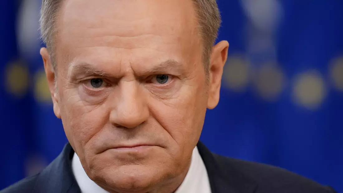 Der polnische Premierminister Donald Tusk reagiert verärgert über die gescheiterten Ukraine-Hilfen. - Bild: Omar Havana/AP/dpa