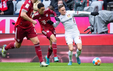 Bayern Münchens Jamal Musiala (l) und der Leverkusener Florian Wirtz treffen am Samstag wieder aufeinander. - Foto: Sven Hoppe/dpa