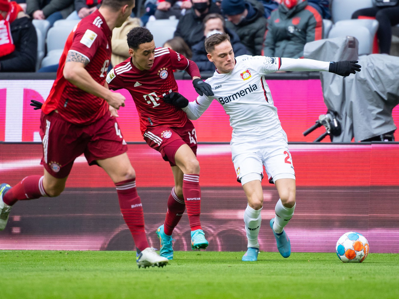 Bayern Münchens Jamal Musiala (l) und der Leverkusener Florian Wirtz treffen am Samstag wieder aufeinander. - Foto: Sven Hoppe/dpa