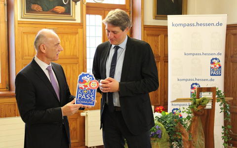 POL-HR: Stadt Homberg (Efze) mit Sicherheitssiegel der Initiative KOMPASS ausgezeichnet - Foto: presseportal.de