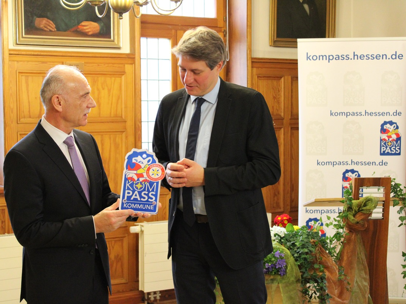 POL-HR: Stadt Homberg (Efze) mit Sicherheitssiegel der Initiative KOMPASS ausgezeichnet - Foto: presseportal.de