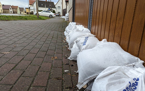 Sandsäcke zum Hochwasserschutz (Archiv) - Foto: über dts Nachrichtenagentur