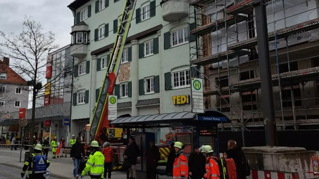 FW-M: Rettung vom Baugerüst (Pasing) - Bild: presseportal.de