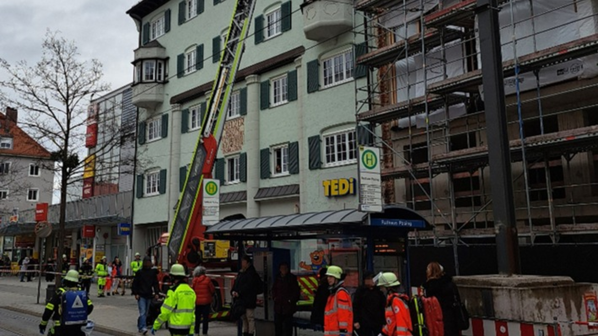 FW-M: Rettung vom Baugerüst (Pasing) - Foto: presseportal.de