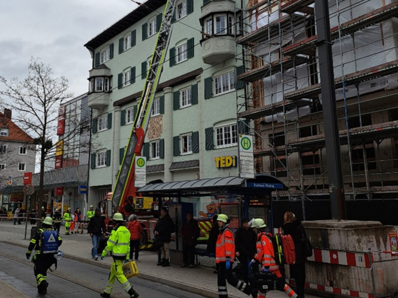 FW-M: Rettung vom Baugerüst (Pasing) - Foto: presseportal.de