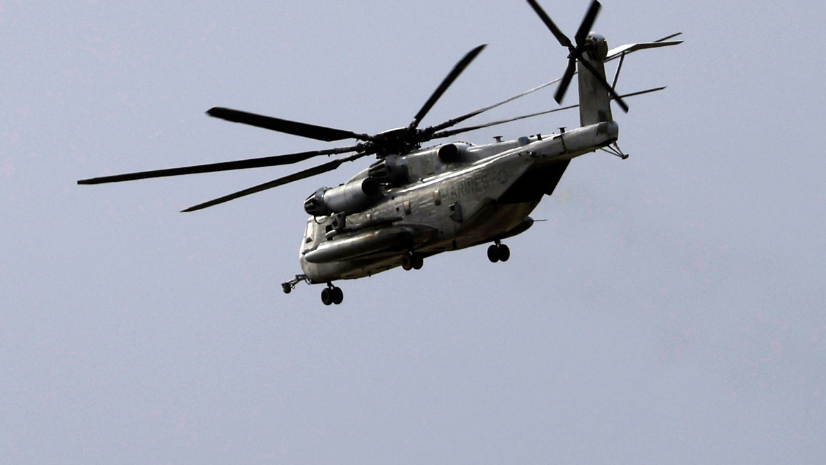Ein solcher Marine CH-53E Super Stallion Hubschrauber ist bei stürmischem Wetter im Süden Kaliforniens verunglückt. - Foto: K.C. Alfred/The San Diego Union-Tribune/AP