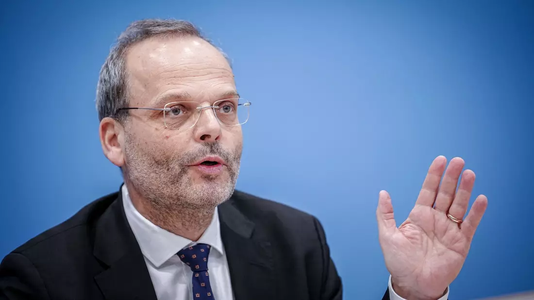 Der Beauftragte der Bundesregierung für jüdisches Leben in Deutschland und den Kampf gegen Antisemitismus: Felix Klein. - Bild: Kay Nietfeld/dpa