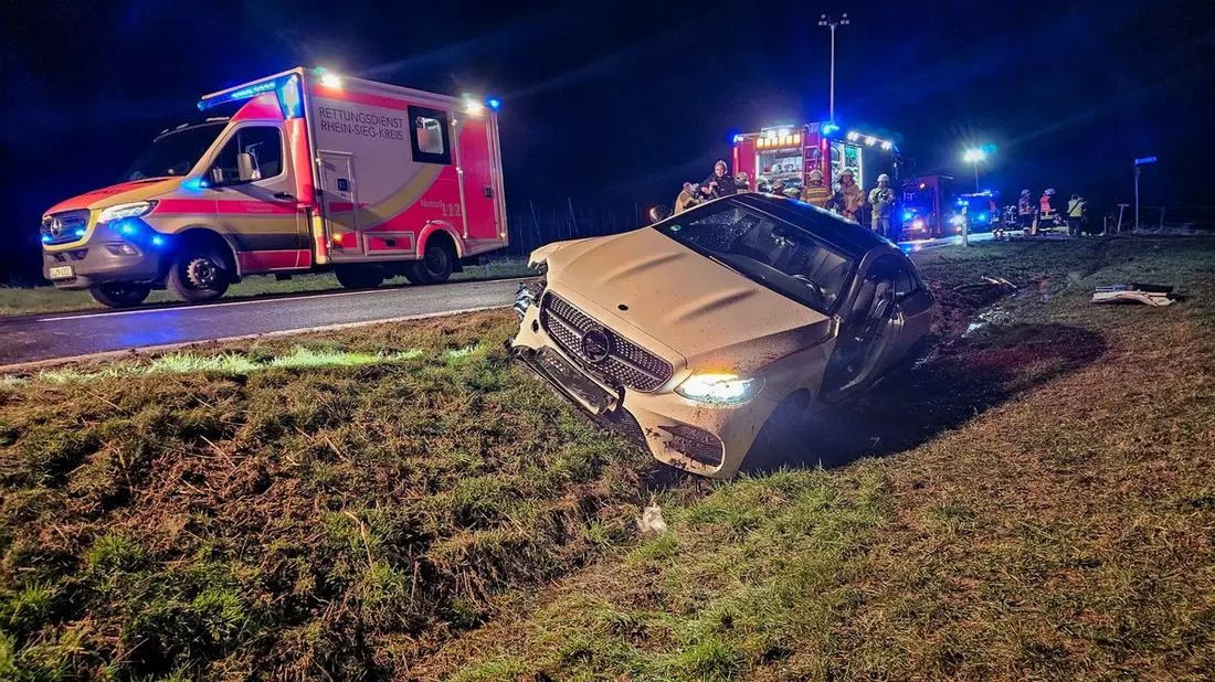 FW Wachtberg: Schwerer Verkehrsunfall auf L123 in Wachtberg - Bild: presseportal.de
