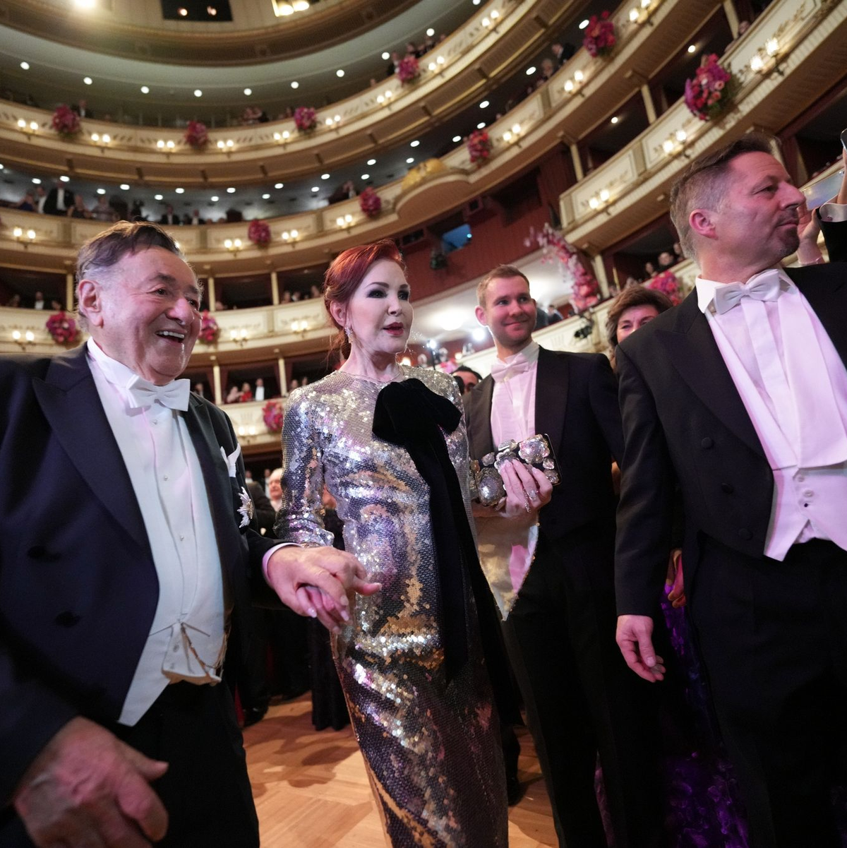 Priscilla Presley war Richard Lugners Stargast beim diesjährigen Opernball. - Foto: Eva Manhart/APA/dpa