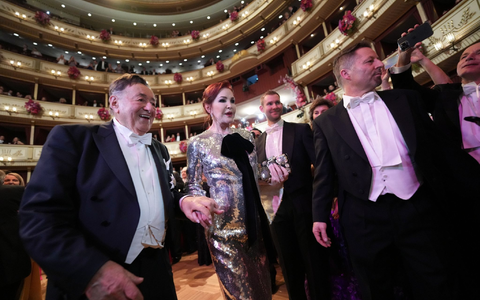 Priscilla Presley war Richard Lugners Stargast beim diesjährigen Opernball. - Foto: Eva Manhart/APA/dpa