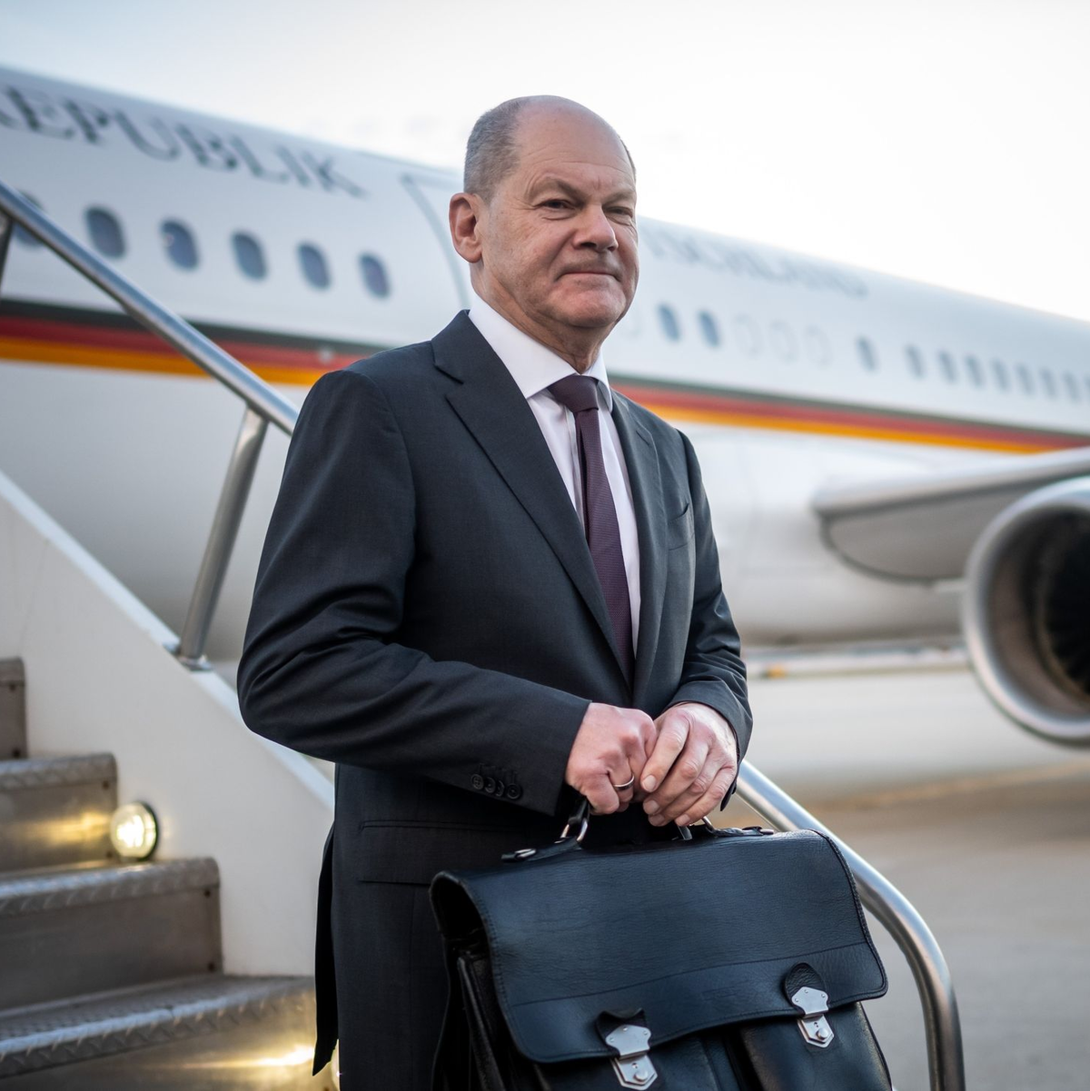 Bundeskanzler Olaf Scholz versucht derzeit, die EU-Partner zu mehr Militärhilfe für die Ukraine zu bewegen - auch die USA. - Foto: Michael Kappeler/dpa