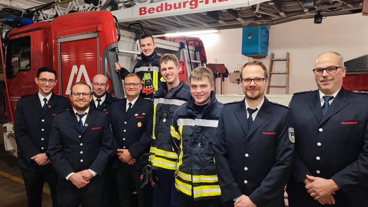 FW-KLE: Freiwillige Feuerwehr Bedburg-Hau bekommt Nachwuchs/ Mitglieder der Jugendfeuerwehr wechseln in die aktive Wehr - Foto: presseportal.de