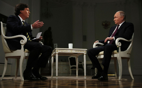 Das 127 Minuten lange Interview mit Wladimir Putin (r) erschien auf Tucker Carlsons (l) Website und der Plattform X, vormals Twitter. - Foto: Gavriil Grigorov/Pool Sputnik Kremlin/AP/dpa