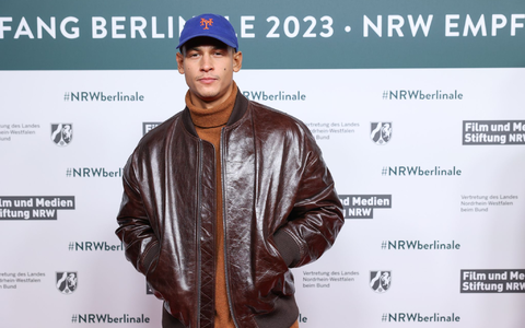 Schauspieler Emilio Sakraya hatte geheim gehalten, dass er einen Sohn hat (Archivbild). - Foto: Jörg Carstensen/dpa