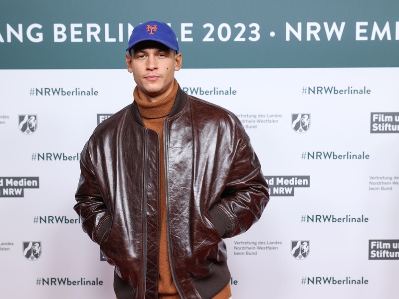 Schauspieler Emilio Sakraya hatte geheim gehalten, dass er einen Sohn hat (Archivbild). - Foto: Jörg Carstensen/dpa