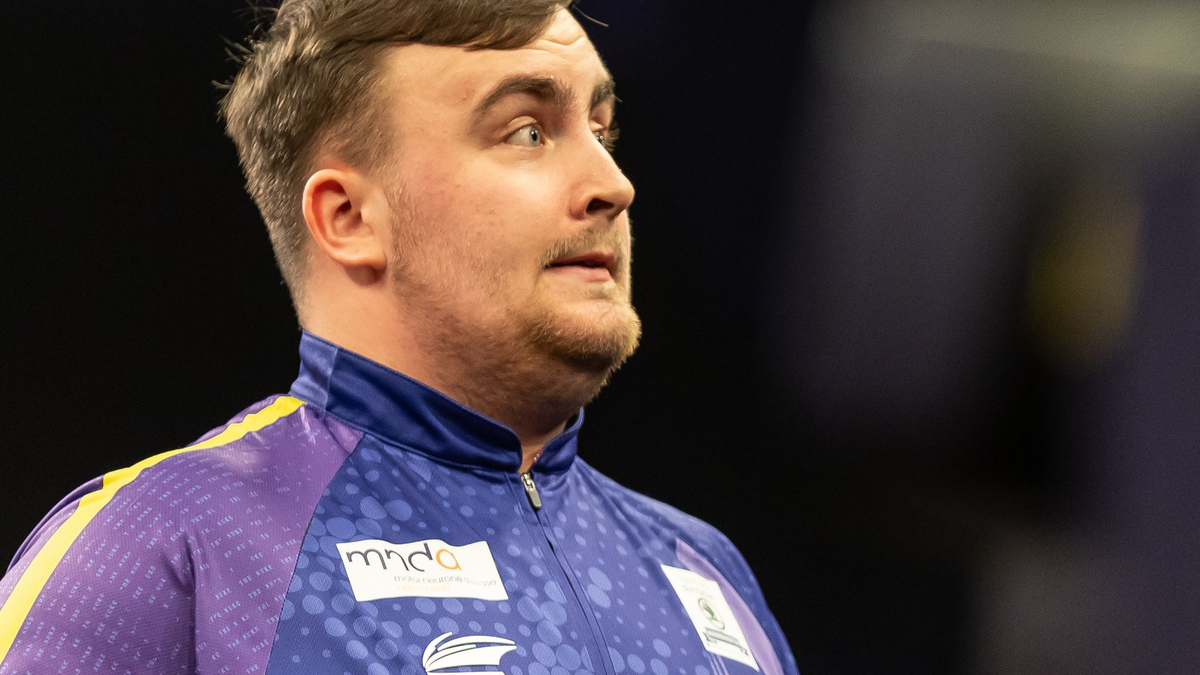 Luke Littler ist nach dem Finale enttäuscht. - Foto: Andreas Gora/dpa