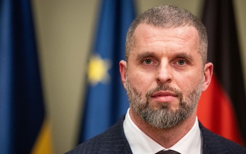 Matwij Bidny, Sportminister der Ukraine, spricht in einem Interview in der ukrainischen Botschaft in Berlin. - Foto: Hannes P. Albert/dpa