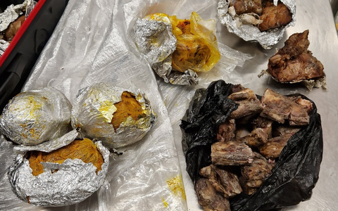 HZA-H: Zwei Koffer voller ungekühlter Lebensmittel - Zoll Hannover beschlagnahmt rund 40 kg Fleisch- und Fischprodukte - Foto: presseportal.de