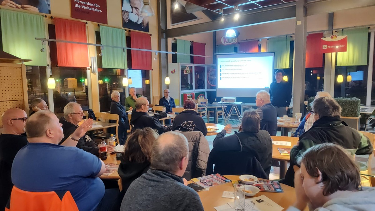 POL-ROW: ++ Fernfahrerstammtisch: Ich drehe schon seit Stunden, hier so meine Runden ... ++ - Foto: presseportal.de