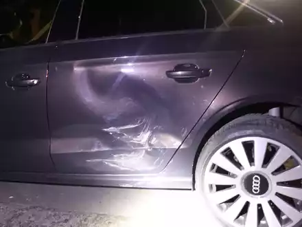 POL-HF: Parkende Fahrzeuge beschädigt- Verursacher flüchtet - Foto: presseportal.de