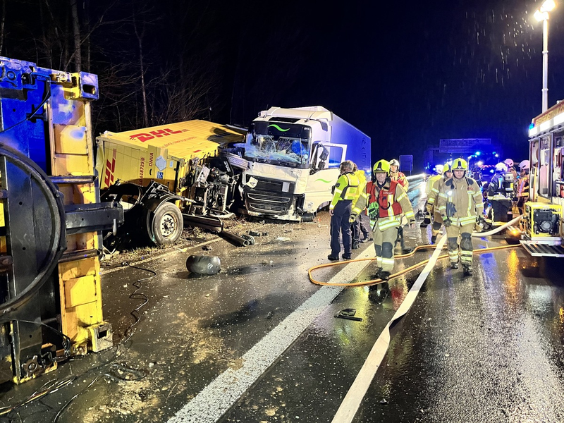 FW Ratingen: Närrischer Tag für die Jecken - Arbeitsreicher Tag für die Feuerwehr - Foto: presseportal.de