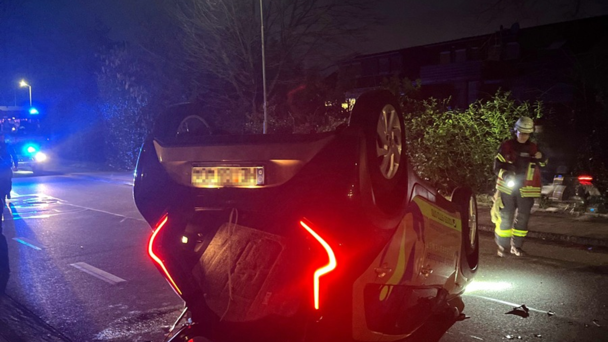 POL-NE: Autofahrerin überschlägt sich - Foto: presseportal.de