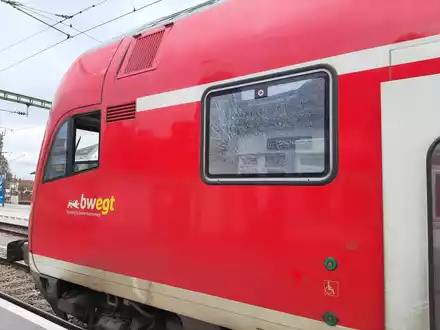 BPOLI-KN: Zeugen gesucht: Unbekannter bewirft Regionalexpress - Foto: presseportal.de