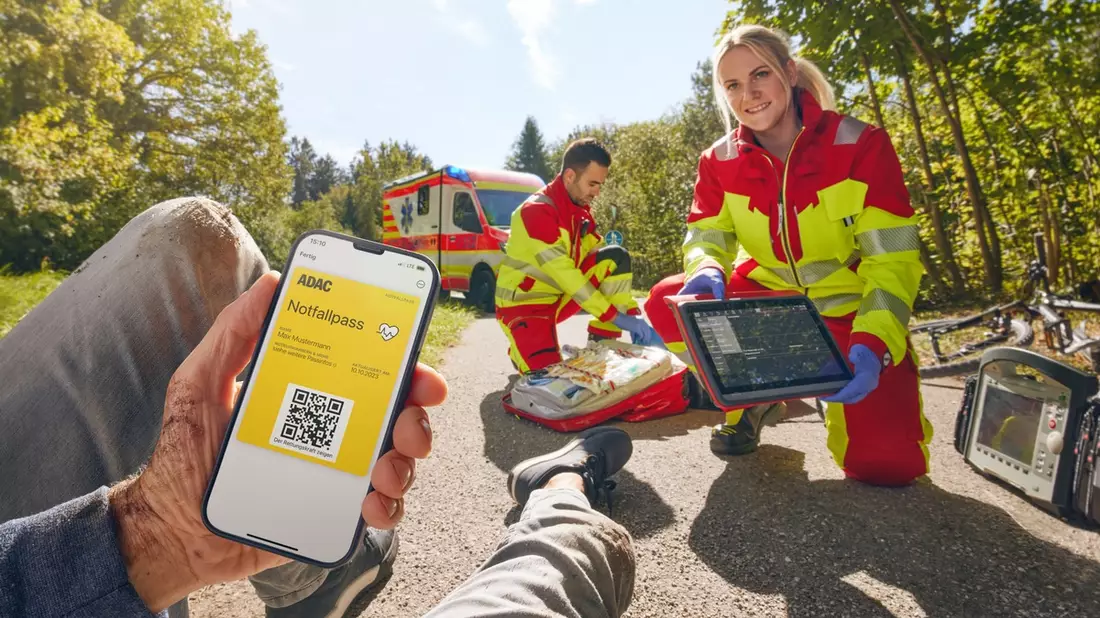 Europäischer Tag des Notrufs 112 / Notfallpass im Handy erleichtert Rettung / ADAC: Notfall kann jeden treffen - deshalb jetzt Notfallpass anlegen / Zeitgewinn durch digitalen Fortschritt - Bild: presseportal.de