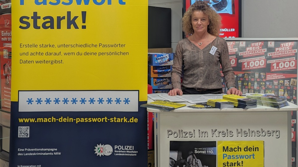 POL-HS: Informationsstand am Safer Internet Day - Foto: presseportal.de